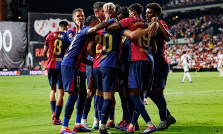 FC Barcelona 4:1 Bayern Monachium: Raphinia i Lewandowski prowadzą Barcę do triumfu! (WIDEO)